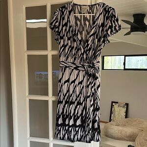 Donna Morgan Black and White Wrap Midi Dress
